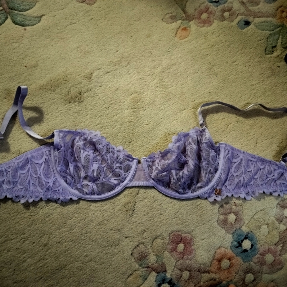 EUC Savage X Fenty Underwire Lace Bra